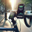 ¿Deberías invertir en un soporte para teléfono en tu bici?